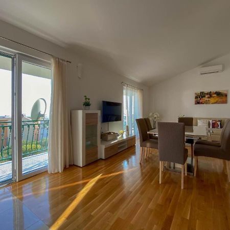 Готель Apartman Ivan Макарська Екстер'єр фото