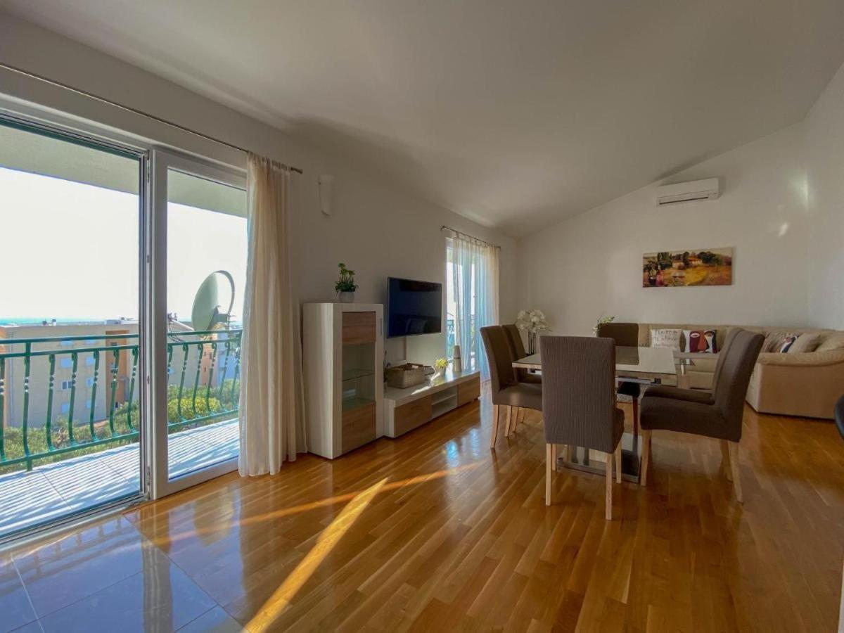Готель Apartman Ivan Макарська Екстер'єр фото