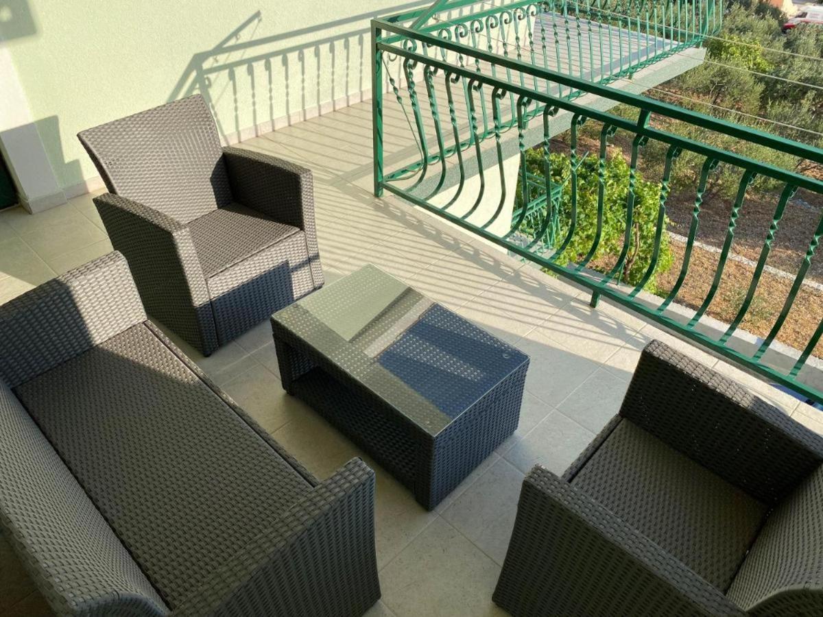 Готель Apartman Ivan Макарська Екстер'єр фото