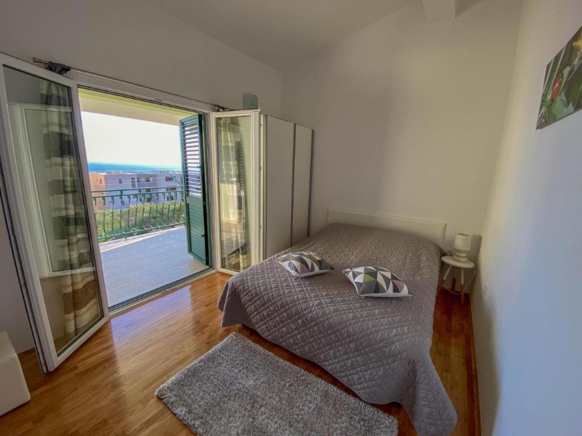 Готель Apartman Ivan Макарська Екстер'єр фото