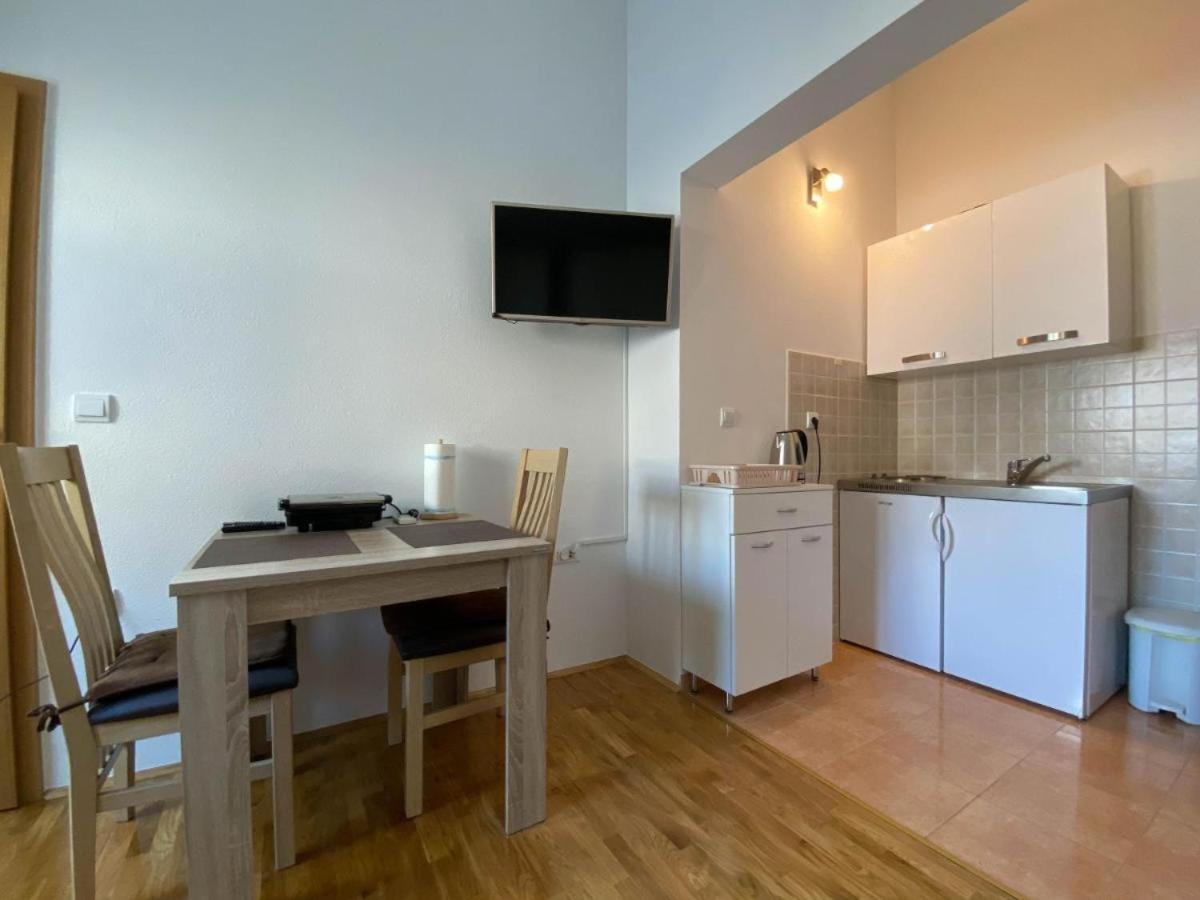 Готель Apartman Ivan Макарська Екстер'єр фото